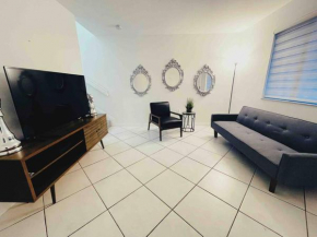 Amazing 2/2.5 Condo w/balcony, FREE WI-FI/ Parking